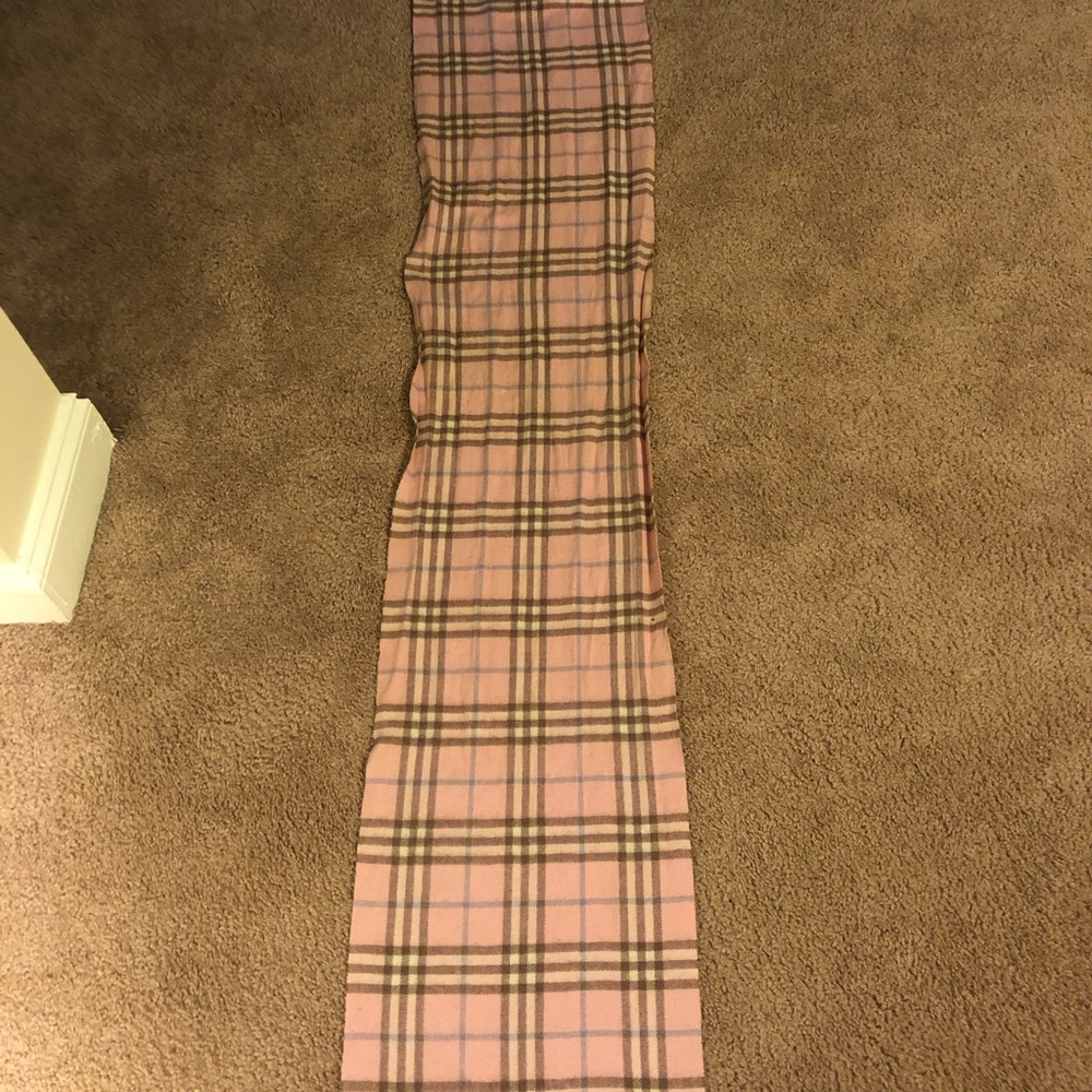 ❄️ Burberry Cashmere Scarf - Picture 3 of 8